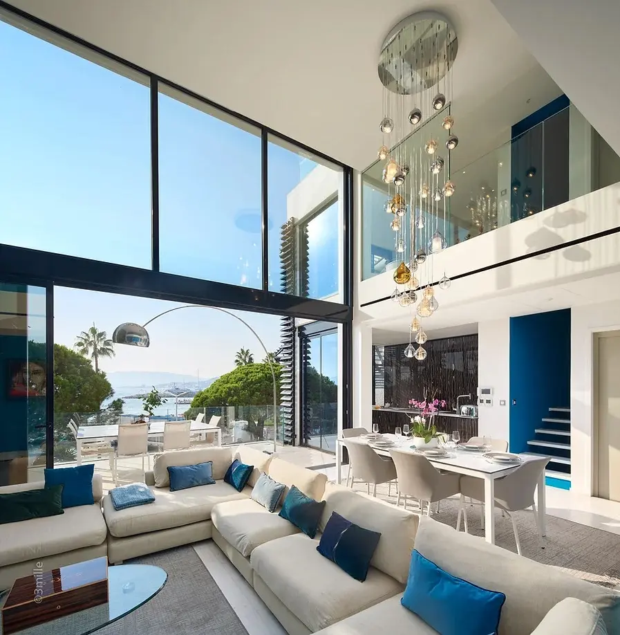 luminaire spectaculaire et prestigieux; effet chic dans une villa
