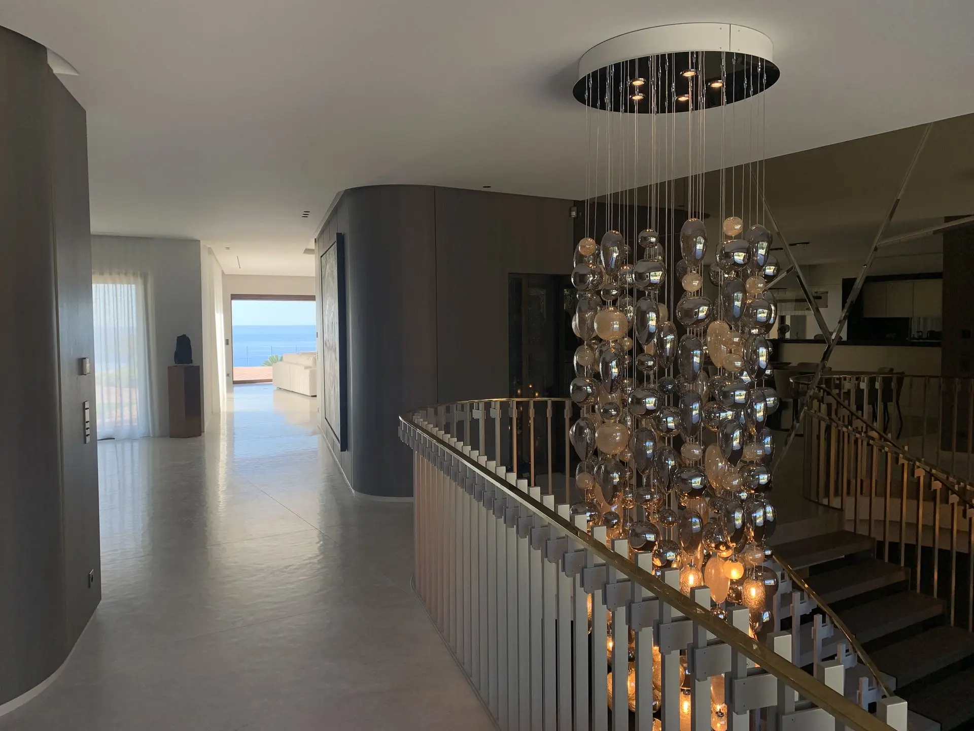 luminaire spectaculaire et prestigieux; effet chic dans une villa