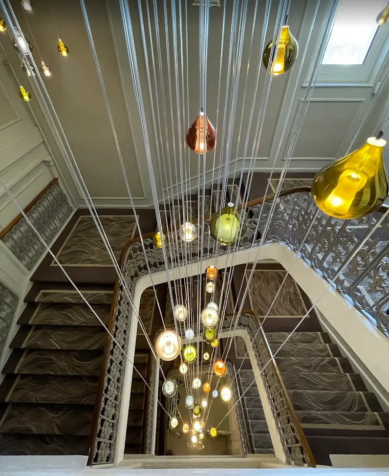 grande cage d'escalier