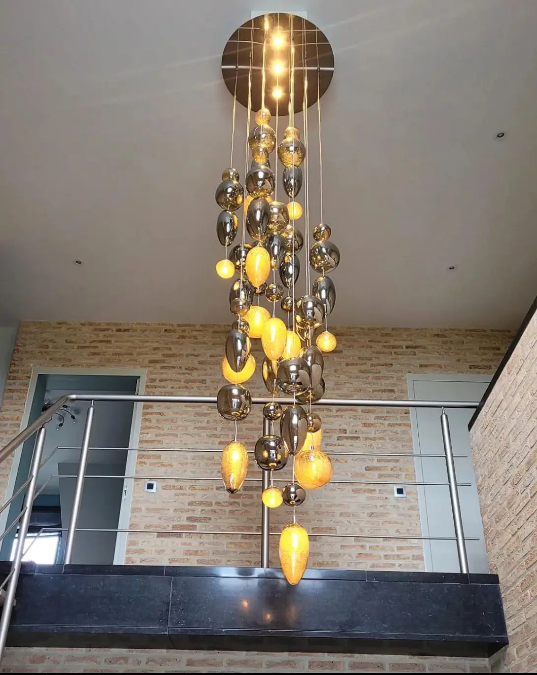 chandelier pour cage d'escalier