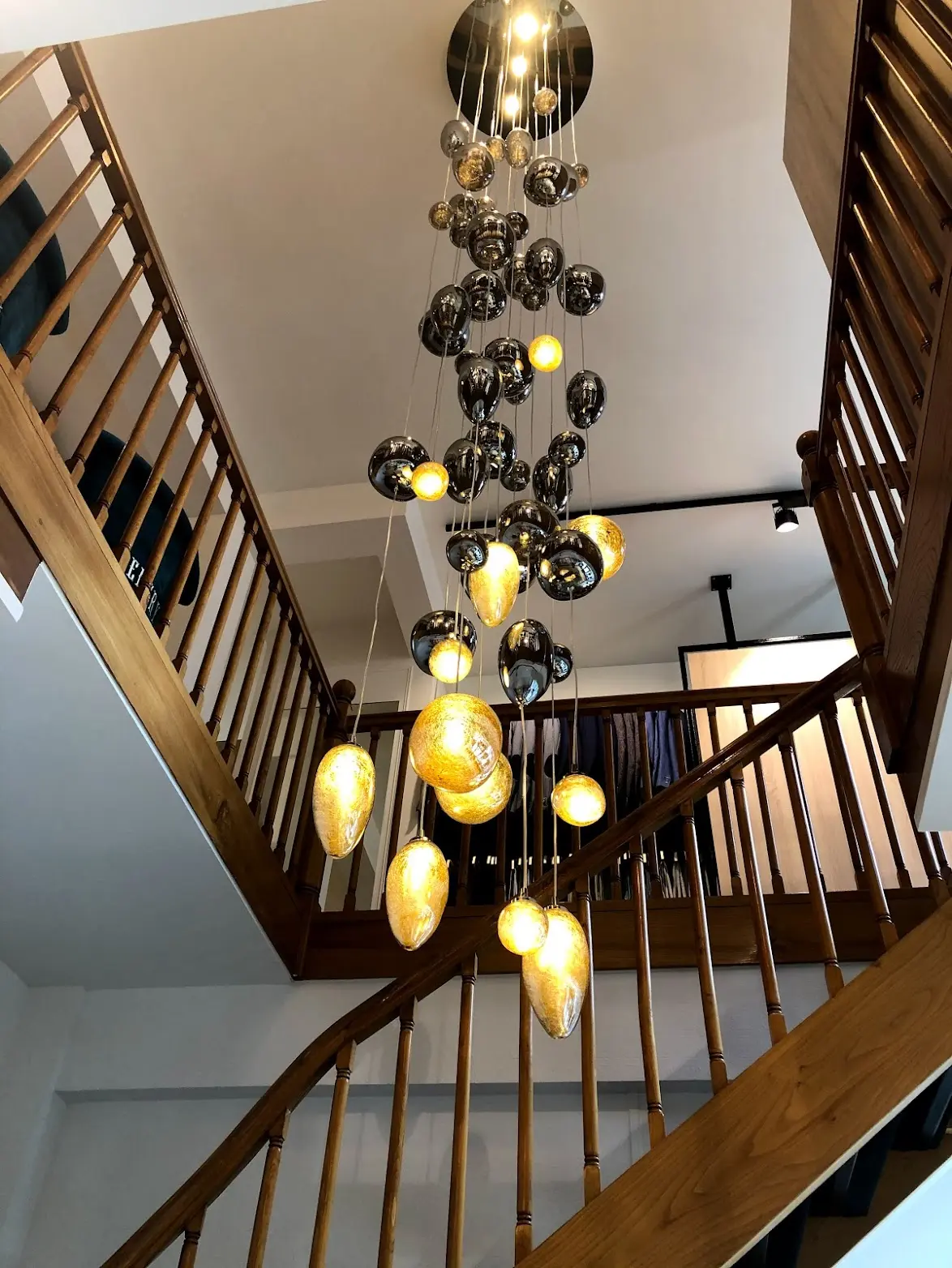 lustre pour cage d'escalier