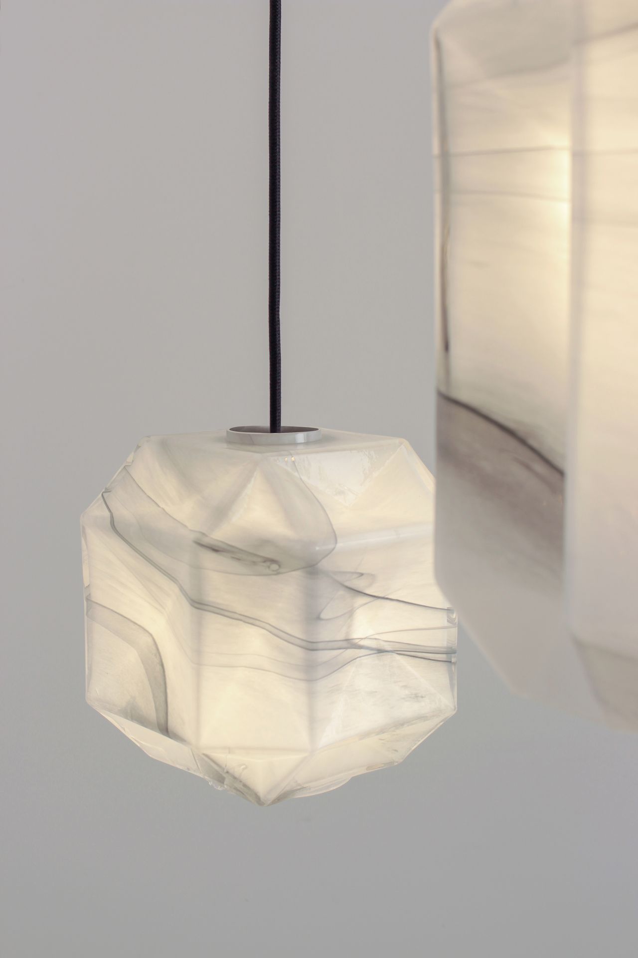 suspension en verre marbré