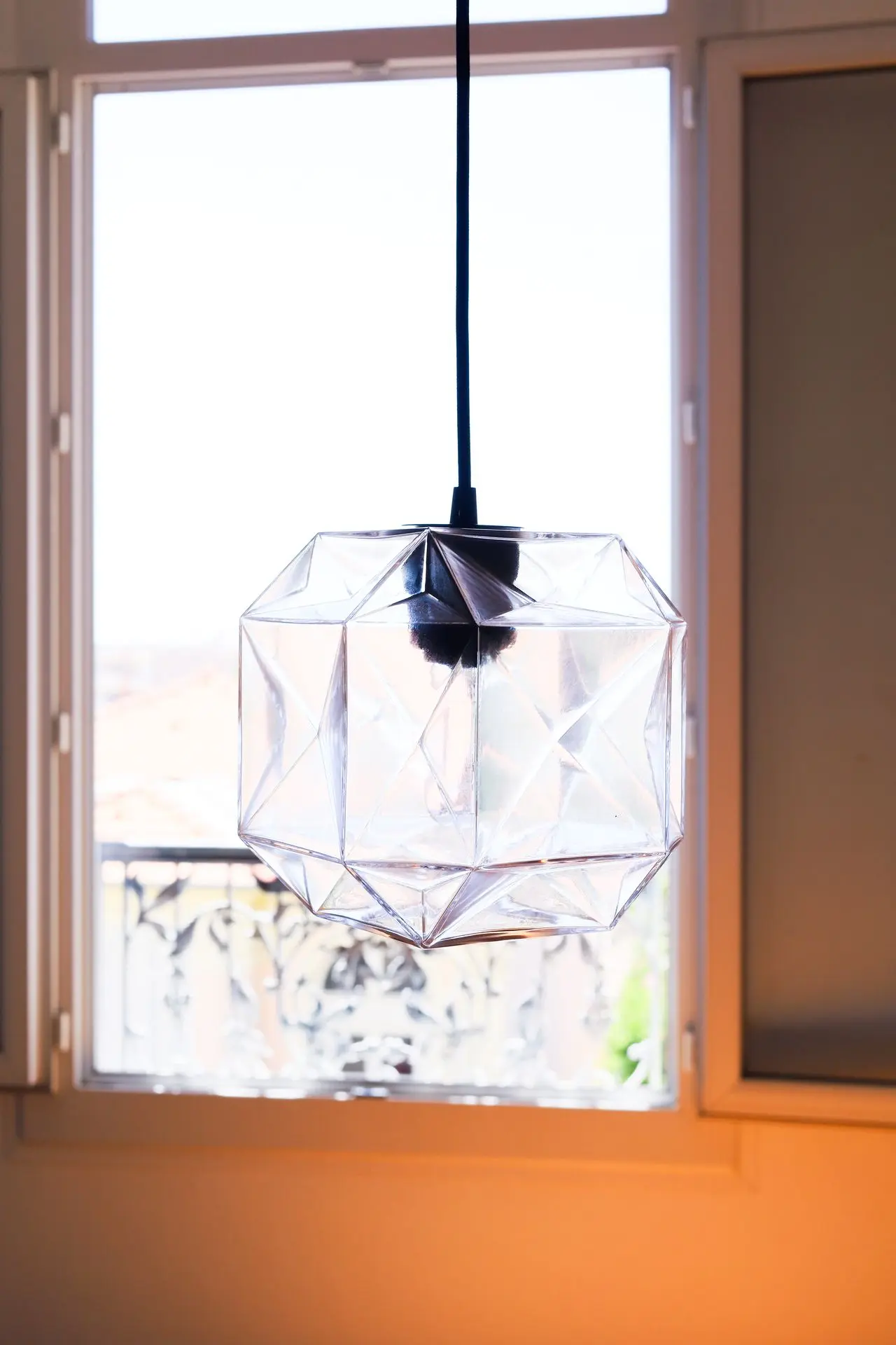 suspension moderne en verre