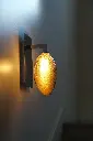 Applique bras miroir galet 01 Airain Situ SwitchOn.webp